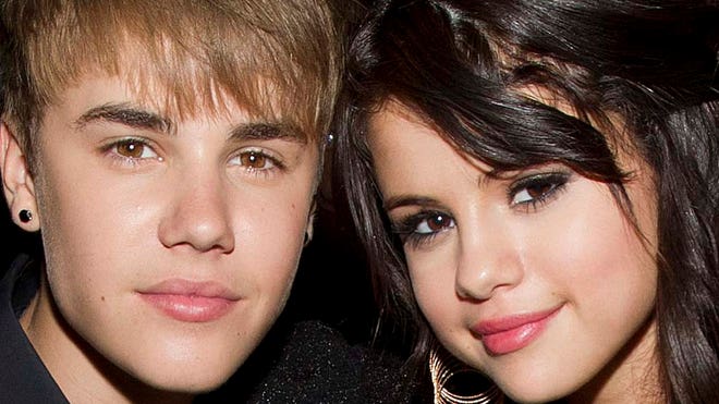 Selena Gomez and Justin Bieber Statue.JPG